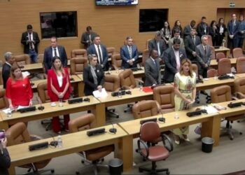 Deputados fazem minuto de silêncio pela morte do radialista Júnior Valadares