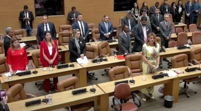 Deputados fazem minuto de silêncio pela morte do radialista Júnior Valadares