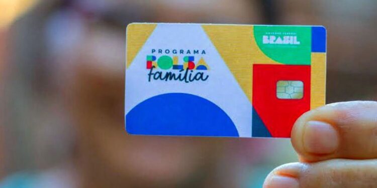 Caixa paga novo Bolsa Família a beneficiários com NIS de final 3