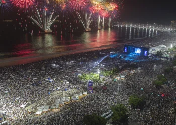 Réveillon no Rio terá 12 minutos de fogos em Copacabana e 12 palcos