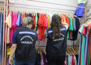 Procon Aracaju realiza fiscalização preventiva para a Black Friday
