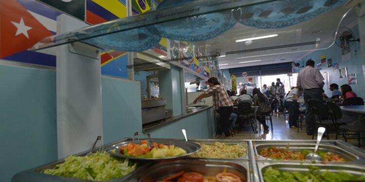 Número de bares e restaurantes com prejuízo em agosto aumenta 5%