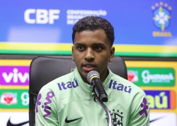 Rodrygo não espera jogo aberto contra o Uruguai, mas sim pressão