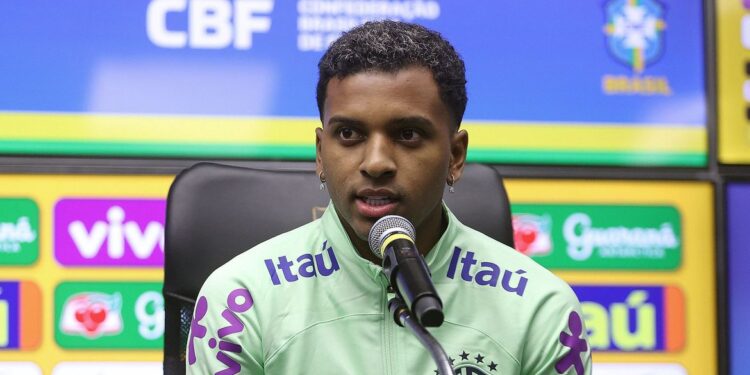 Rodrygo não espera jogo aberto contra o Uruguai, mas sim pressão