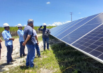 Deso realiza visita técnica a usinas fotovoltaicas localizadas em Neópolis