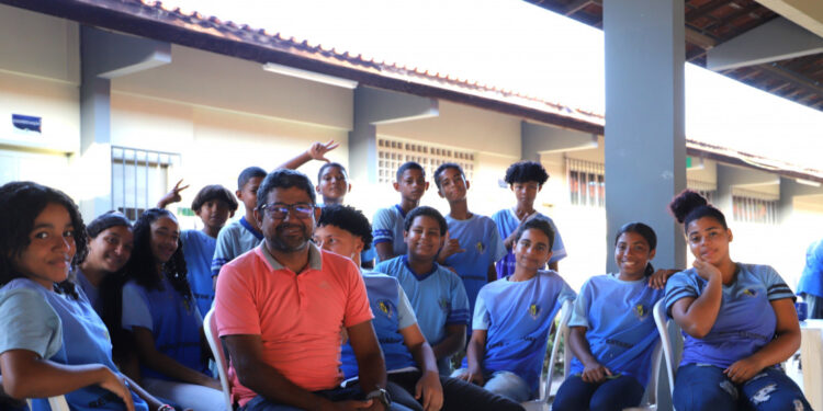 Aluno do EJA vence desafios da trajetória acadêmica e se torna professor de história