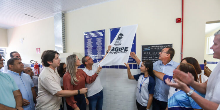 Governador entrega reforma, modernização e ampliação de Centro de Excelência em Capela