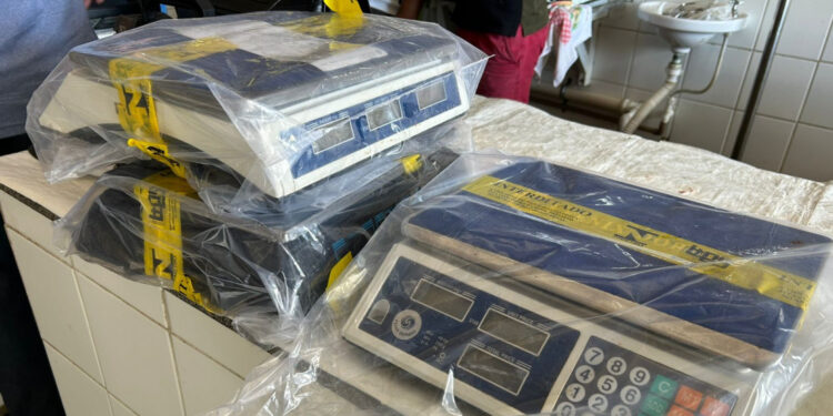 ITPS apreende balanças irregulares em feira de livre de Capela