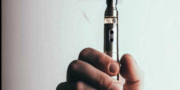 Saúde reforça alerta sobre os riscos do cigarro eletrônico