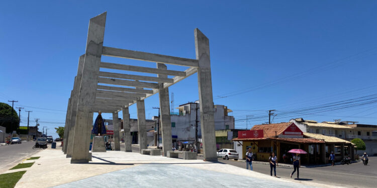 Governo constrói praça e reurbaniza canteiro em Nossa Senhora Aparecida
