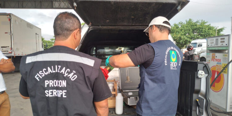 Órgãos do Governo de Sergipe fiscalizam postos de combustíveis em Estância