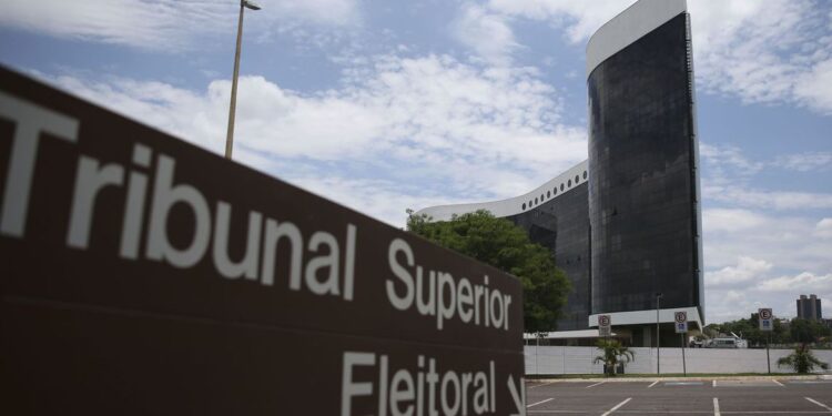 TSE rejeita três ações contra Bolsonaro por abuso nas eleições