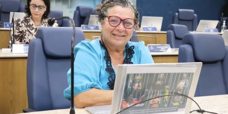 Professora Ângela tem alta de hospital