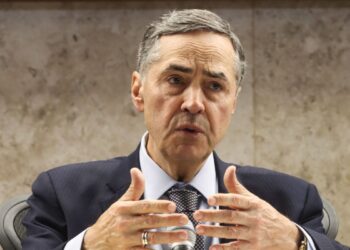 Pontos de desenvolvimento do Brasil estão na Constituição, diz Barroso