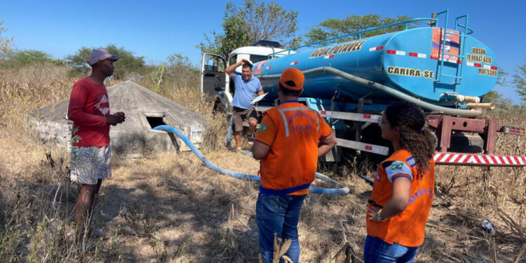 Operação Carro-Pipa abastece mais de dez localidades em Sergipe