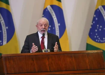 Lula diz que não precisa gostar de presidentes dos países vizinhos