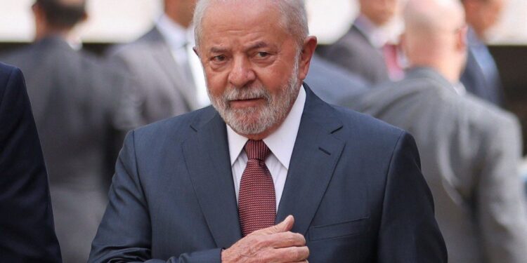 Lula sanciona lei para retomada de mais de 11 mil obras inacabadas