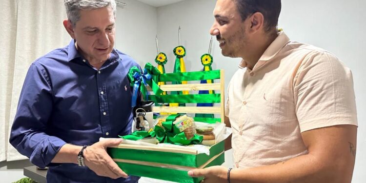 Rogério Carvalho se reúne com prefeito e lideranças de Malhador