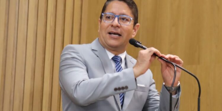 Ricardo Marques questiona tabelamento de preços do DETRAN para tirar a CNH