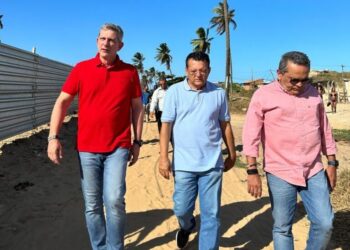 Na Barra dos Coqueiros, Rogério Carvalho visita andamento de obras