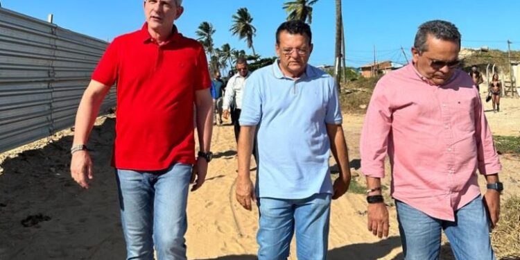 Na Barra dos Coqueiros, Rogério Carvalho visita andamento de obras