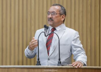 Vereador Cícero do Santa Maria apela para que população não descarte lixo nas ruas