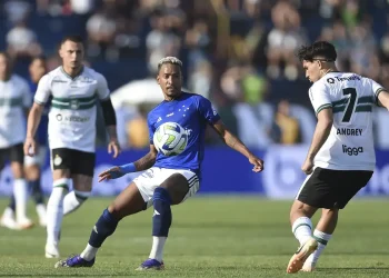 Coritiba e Cruzeiro jogarão sem torcida até o fim do Brasileiro