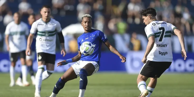 Coritiba e Cruzeiro jogarão sem torcida até o fim do Brasileiro