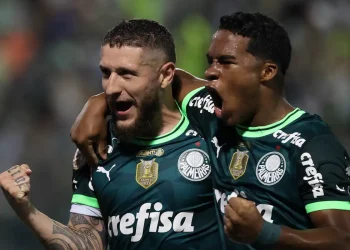 Palmeiras derrota Internacional e assume liderança do Brasileiro
