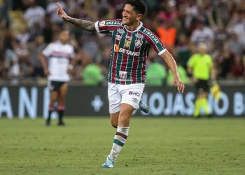 Cano decide e Fluminense supera São Paulo no Maracanã