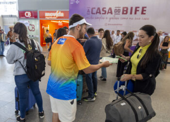 Governo realiza ação promocional do Verão Sergipe 2024 no Aeroporto de Aracaju