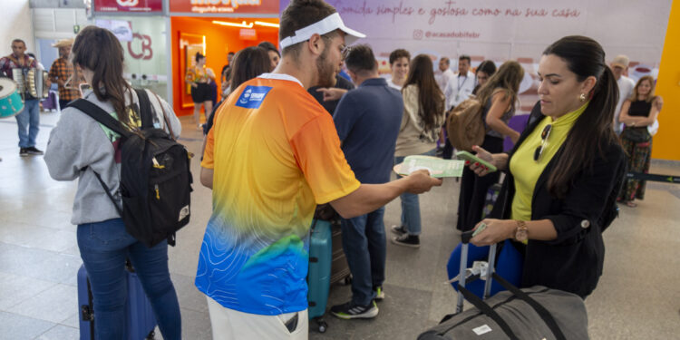 Governo realiza ação promocional do Verão Sergipe 2024 no Aeroporto de Aracaju