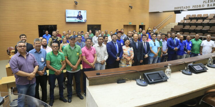 Por iniciativa da deputada Carminha Paiva transporte alternativo na Grande Aracaju é tema debatido em sessão especial na Alese 