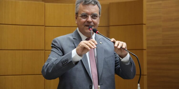Luciano Pimentel destaca consulta pública sobre protocolo clínico para uso de canabidiol no tratamento das síndromes epilépticas