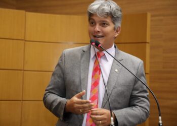 Deputado Samuel Carvalho defende qualificação do transporte coletivo