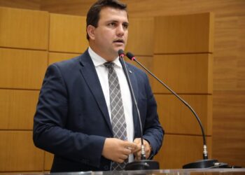 Marcos Oliveira repercute preço da gasolina em Sergipe  