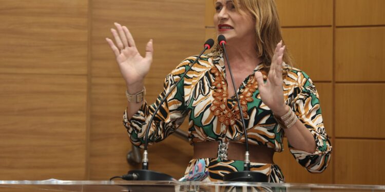 Mobilização: Linda Brasil exige respeito imediato ao piso da enfermagem