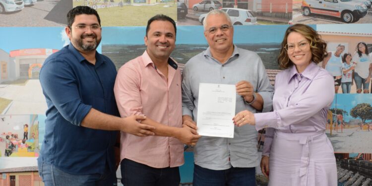 Prefeito Padre Inaldo sanciona leis de criação do Banco Municipal Socorrense e do Bolsa Municipal Cuidar Mais Socorro