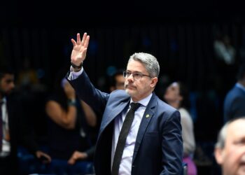 Senador Alessandro vota favorável a projeto que compensa perdas de arrecadação