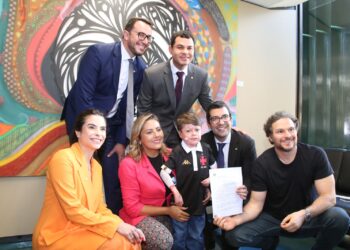 Yandra recebe Gui Gandra e defende PL que cria pensão vitalícia para pessoas com epidermólise bolhosa