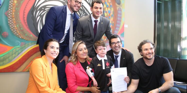 Yandra recebe Gui Gandra e defende PL que cria pensão vitalícia para pessoas com epidermólise bolhosa