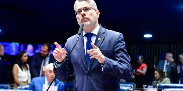 Alessandro Vieira destaca aprovação da Lei Geral das Polícias Militares e dos Corpos de Bombeiros no Senado