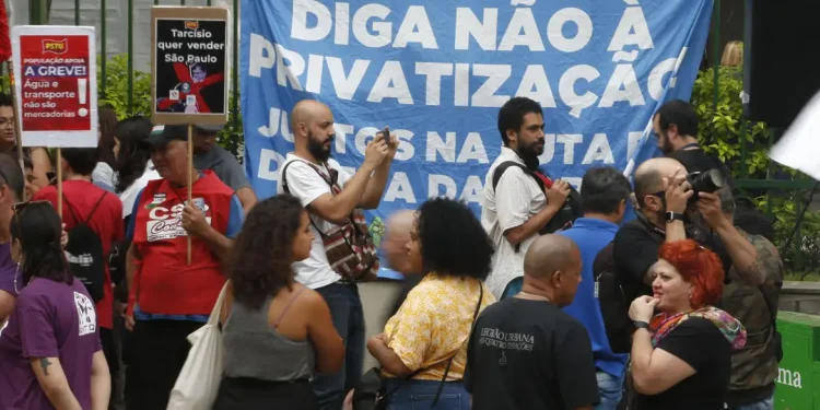Categorias confirmam greve unificada contra privatizações em SP