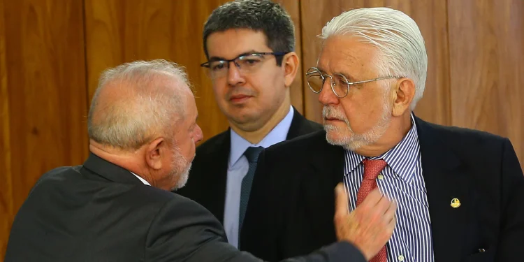 Lula e líderes alinham votação da reforma tributária no Senado