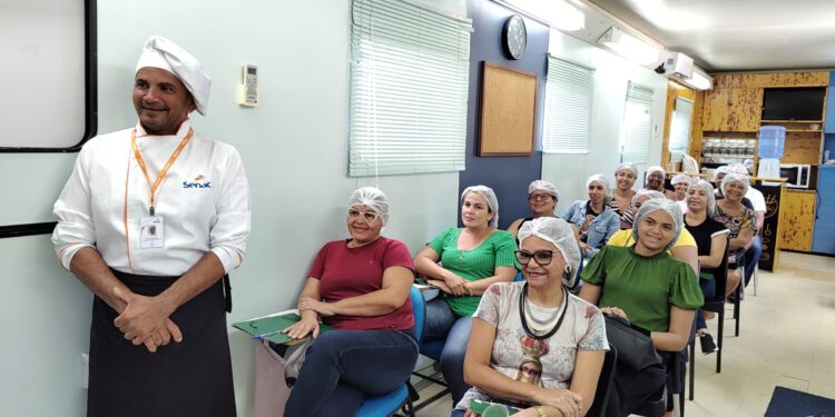 Natal Iluminado: Senac capacitará 270 pessoas nas oficinas realizadas na Carreta Escola