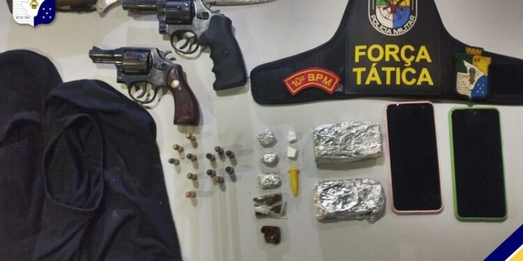 PM apreende duas armas de fogo e prende cinco homens em Dores