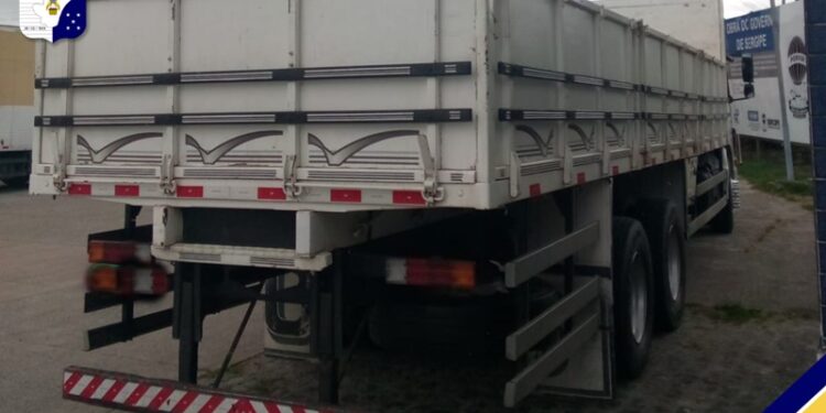 Ação conjunta apreende cargas com irregularidades na notas fiscais em Laranjeiras