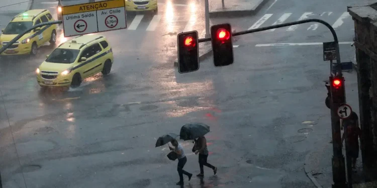 Fim de semana terá temporais e ventos fortes no Sudeste e Centro-Oeste