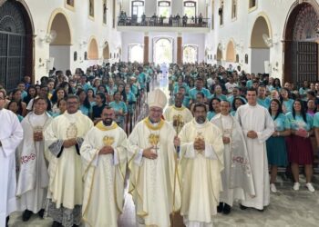 Bispo de Estância mobiliza milhares de jovens no dia nacional da juventude