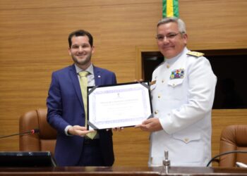 Vice-Almirante Humberto Caldas da Silveira Júnior recebe Título de Cidadania Sergipana